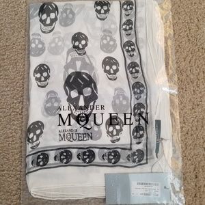 Alexander McQueen Off white skull Silk scarf
